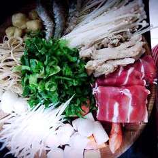 三鲜砂锅米线 ,三鲜砂锅米线 怎么做,热菜,小吃教程,家常菜,家常菜做法,小吃培训,三鲜砂锅米线 的做法,